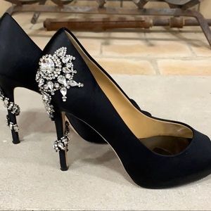 Gorgeous Badgley Mischka peep toe pumps 38